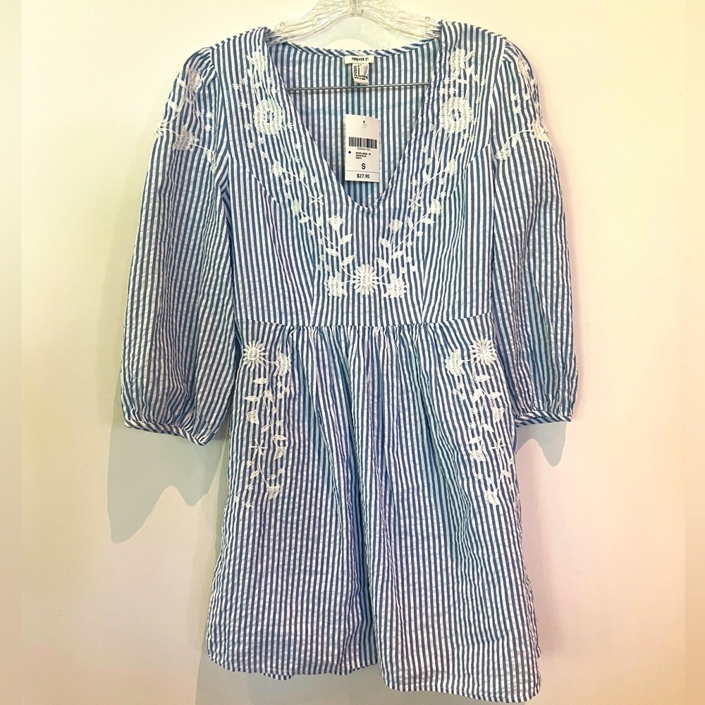 NWT forever 21 blue and white striped mini dress white embroidered flowers Small